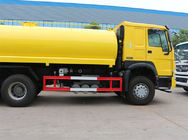 De gele van de de Tankervrachtwagen van 6x4 18m3 Vrachtwagen van de het Watersproeier met HW76 verlengt Cabine