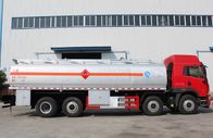 De Vrachtwagen30cbm Capaciteit van de Koolstofstaalfaw J6 8x4 Olietanker Één Jaargarantie