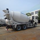 HOWO-Diesel Zelflading 10 de Kubieke Vrachtwagen van de Meters6×4 Concrete Mixer met Q345B-Materiaal