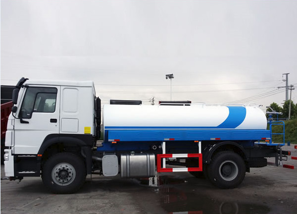 9 Cbm Capaciteitswater/LPG-Tankervrachtwagen met Drijftype 4600mm van LHD Wielbasis