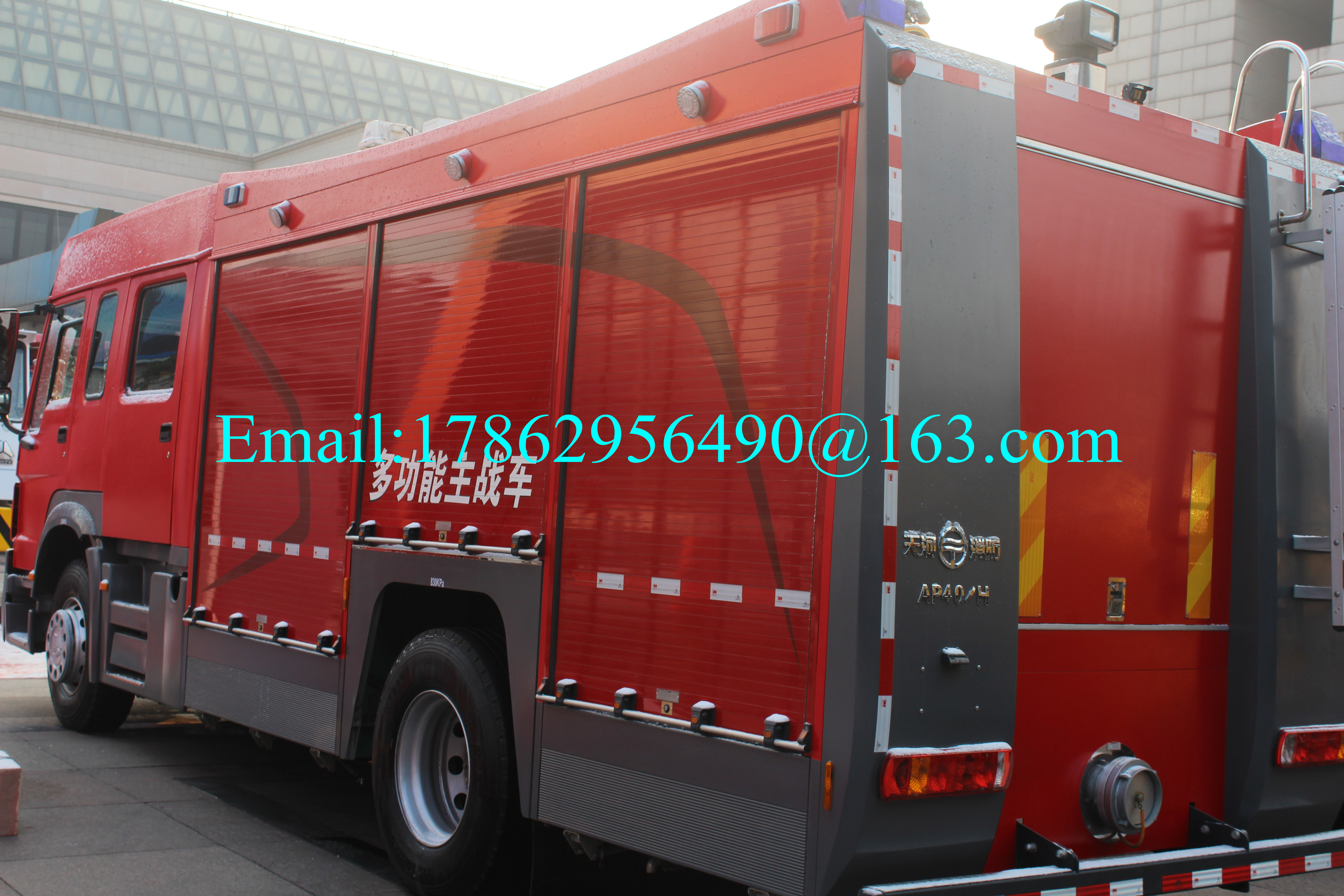 Van de de Vrachtwagenbrand van SINOTRUCK HOWO Motor de Voor speciale doeleinden van de Reddingsvoertuigen 4x2 6-10 Cbm 375HP