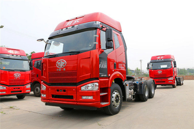 De rode Kleur JH6 10 rijdt 6x4-de Vrachtwagen van de Tractoraanhangwagen met Enige Vermindering 457 van FAW As