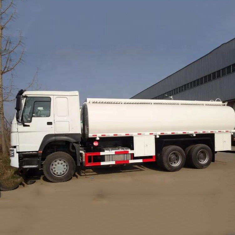 Wit 10 rijdt Handtransmissie 6000 de Vrachtwagen Euro 2 van de Gallon6x4 Olietanker