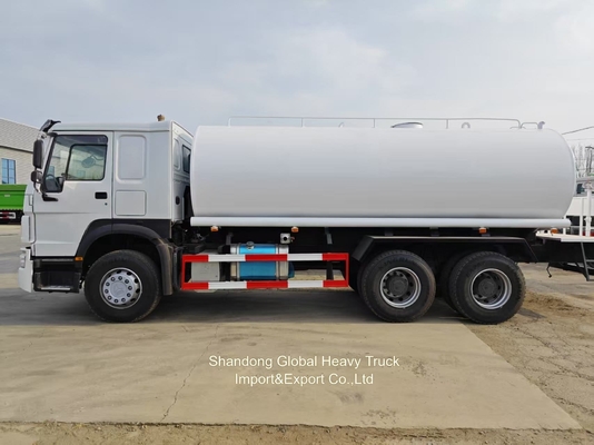 Dieselmotor Sinotruck HOWO 6X4 336HP HOWO 10 banden 20000 liter Sprinkler water tank truck