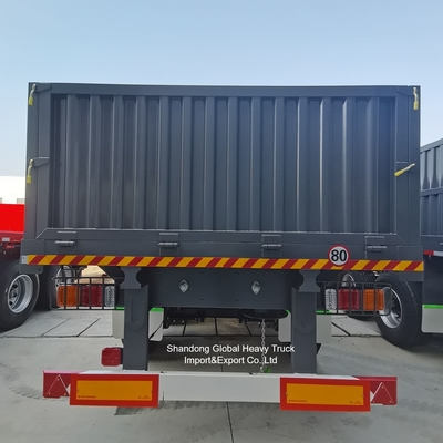 Semi-aanhanger met drieassige stalen hekken voor bulktransport