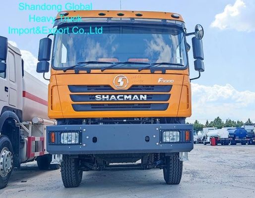 Zware vrachtwagen met een laadvermogen van 30-35 ton, een brandstoftank van 400 liter en banden van 12,00 R20
