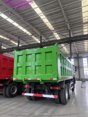 Sinotruk HOWO zware dumptruck met een laadvermogen van 25-30 ton, 5600 × 2300 × 1500 mm vrachtdoos en een brandstoftank van 400 l