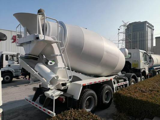 Sinotruk HOWO 8×4 aandrijving Type 12cbm Capaciteit 300 pk Maximaal paardenvermogen Betonmixer Truck
