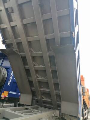 China Sinotruk HOWO Gebruikte 371/375PK 8x4 Rechtsgestuurde Mini Kipper