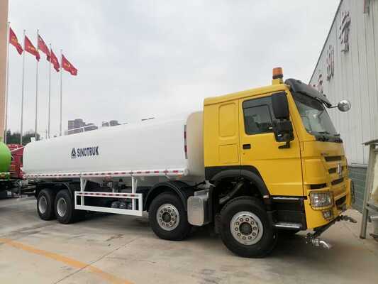 Sinotruk HOWO 8×4 aandrijving wielen water tank truck met koolstofstaal tank en 10 kubieke meter capaciteit