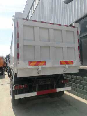 De stevige Bouwstortplaatsvrachtwagen gebruikte Sinotruk HOWO Nx 440HP 6X4 voor Op zwaar werk berekende behoeften