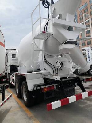 Sinotruk HOWO 8X4 371HP 14cbm Concrete Mixer Truck Zz1317n3261W