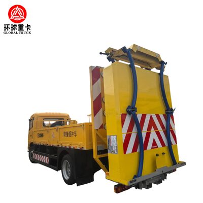 HOWO 4×2 Dieselmotor Crash Cushion Truck met hydraulisch besturingssysteem en modulair energie-absorberend ontwerp voor verkeersveiligheid