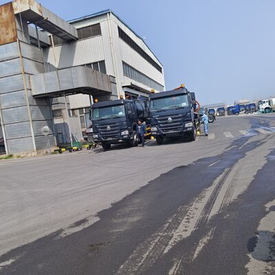 HOWO 15CBM vacuüm rioolzuigwagen met 6*4 aandrijfwiel en hydraulische kipafvoer voor septische tankreiniging