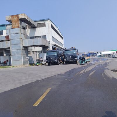 HOWO 15CBM Vacuümzuigtruck met 6*4 aandrijving en dieselbrandstof voor het reinigen van septische tanks en het vervoer van slib