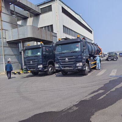HOWO 15CBM Vacuümzuigtruck met 6×4 aandrijving en hydraulische afzuigkracht voor het reinigen van septic tanks