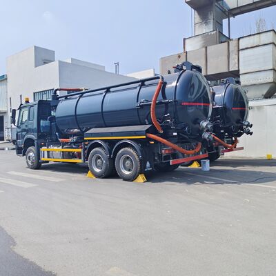 HOWO 15CBM vacuüm rioolzuigwagen met 6*4 aandrijfwiel en hydraulische kipafvoer voor septische tankreiniging
