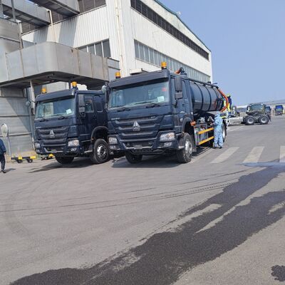 HOWO 15CBM Vacuümzuigtruck met 6*4 aandrijving en dieselbrandstof voor het reinigen van septische tanks en het vervoer van slib
