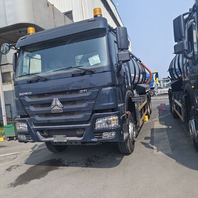 HOWO 15CBM Vacuümzuigtruck met 6×4 aandrijving en hydraulische afzuigkracht voor het reinigen van septic tanks