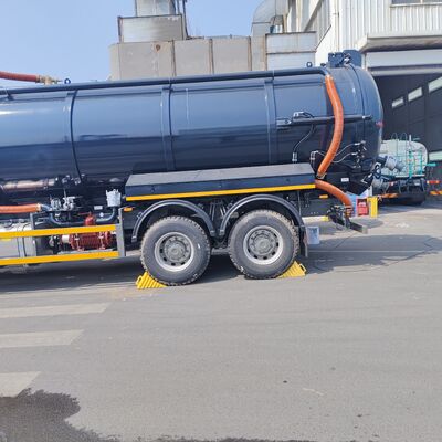 HOWO 15CBM Vacuümzuigtruck met 6×4 aandrijving en 266 pk motor voor de reiniging van stedelijk en industrieel afval