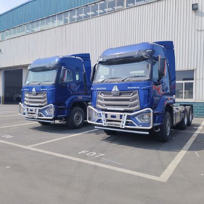 HOWO NX-tractortruck met zware dieselmotor met 6×4 aandrijfwielen en slaapcabine met hoog dak voor mijnbouw en vracht over lange afstanden