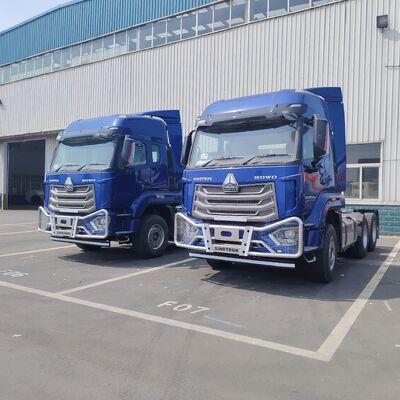 HOWO NX-tractortruck met zware dieselmotor met 6×4 aandrijfwielen en slaapcabine met hoog dak voor mijnbouw en vracht over lange afstanden