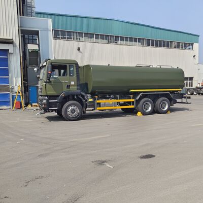 HOWO TX 6×4 watertanks met een nuttige lading van 20 ton volgens de Euro 2-emissienorm en een besproeiingsoppervlakte van > 16 m voor stofbestrijding en gemeentelijke reiniging