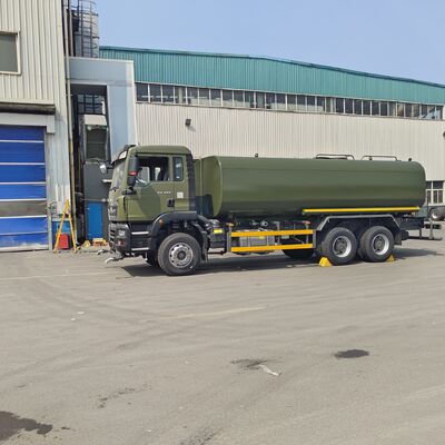 HOWO TX 6×4 watertanks met een nuttige lading van 20 ton volgens de Euro 2-emissienorm en een besproeiingsoppervlakte van > 16 m voor stofbestrijding en gemeentelijke reiniging