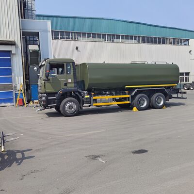 HOWO TX 6×4 watertanks met een nuttige lading van 20 ton volgens de Euro 2-emissienorm en een besproeiingsoppervlakte van > 16 m voor stofbestrijding en gemeentelijke reiniging