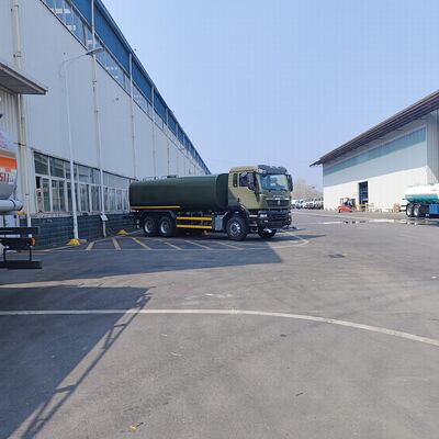 HOWO TX 6×4 watertankstruck met een nuttige lading van 20 ton en Euro 2-emissienorm voor wegstofverwijdering en gemeentelijk gebruik