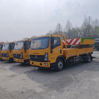 HOWO 4×2 crash cushion truck met hoogwaardige energie-absorptie en modulair vervangend ontwerp voor verkeersveiligheid