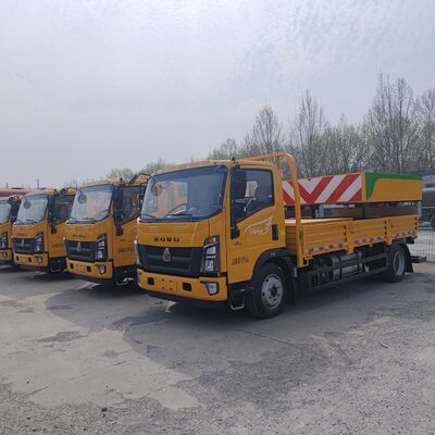 HOWO 4×2 crash cushion truck met hoogwaardige energie-absorptie en modulair vervangend ontwerp voor verkeersveiligheid