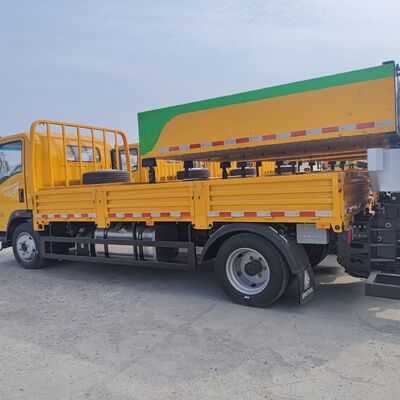 HOWO 4×2 Dieselmotor Crash Cushion Truck met hydraulisch besturingssysteem en modulair energie-absorberend ontwerp voor verkeersveiligheid