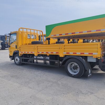 HOWO 4×2 crash cushion truck met hoogwaardige energie-absorptie en modulair vervangend ontwerp voor verkeersveiligheid