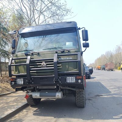 HOWO 8×8 60000L brandstoftankwagen met 371 pk motor voor zwaar brandstoftransport