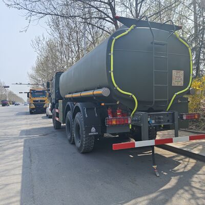 HOWO 6x6 off-road brandstoftankwagen met 20 ton nuttige lading en dieselmotor voor mijnbouw