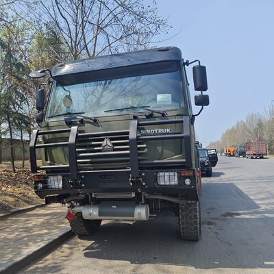 HOWO 6x6 off-road brandstoftankwagen met 20 ton nuttige lading en dieselmotor voor mijnbouw