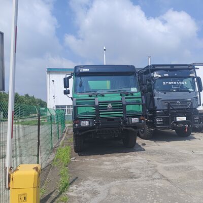 HOWO 6×4 water tank truck met 20.000L capaciteit, 371HP motor en koolstofstaal tank voor wegschoonmaak en stofverwijdering