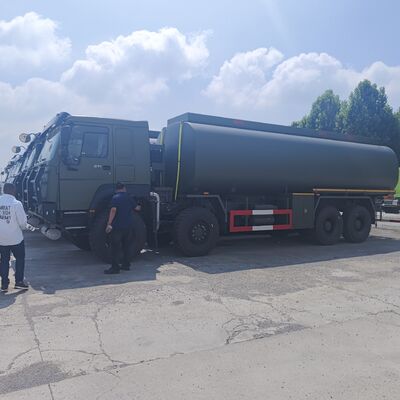HOWO 8×8 50.000L brandstoftankwagen met 371 pk motor en 8×8 vierwielaandrijving voor zwaar brandstoftransport