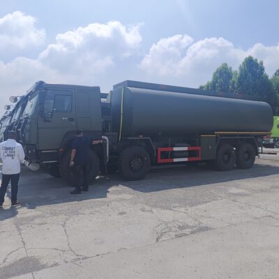 HOWO 8×8 60000L brandstoftankwagen met 371 pk motor voor zwaar brandstoftransport
