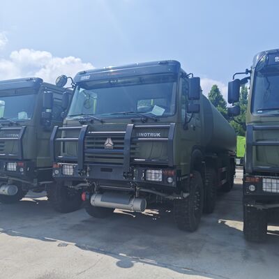 HOWO 8×8 50.000L brandstoftankwagen met 371 pk motor en 8×8 vierwielaandrijving voor zwaar brandstoftransport