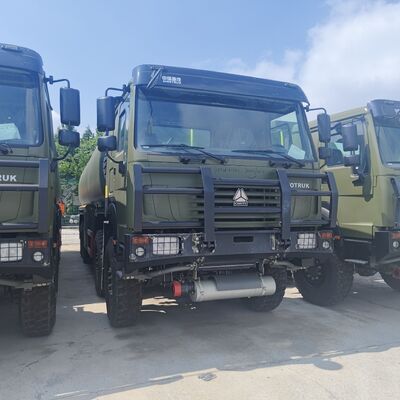 HOWO 8×8 brandstoftankwagen met een capaciteit van 30000L en een motor van 371 pk voor het transport van zware brandstof