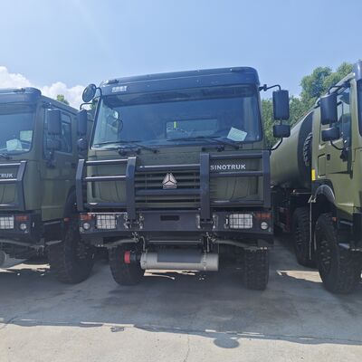 HOWO 8×8 45.000L brandstoftankwagen met 371 pk motor en 8×8 vierwielaandrijving voor zwaar brandstoftransport