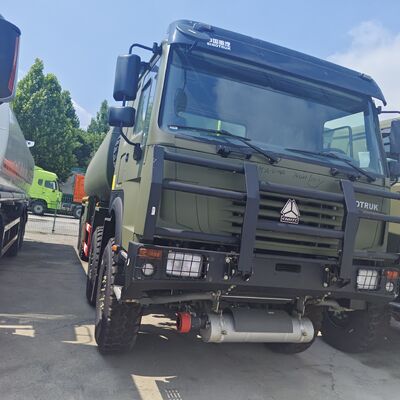 HOWO 8×8 45.000L brandstoftankwagen met 371 pk motor en 8×8 vierwielaandrijving voor zwaar brandstoftransport