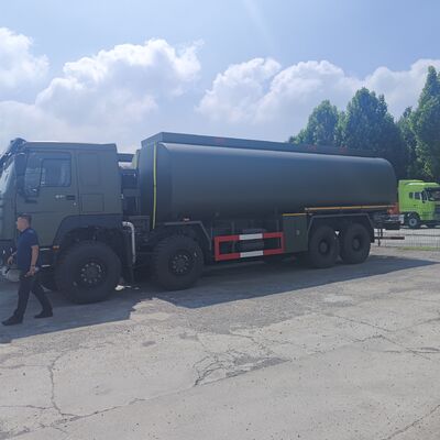 HOWO 8×8 40.000L brandstoftankwagen met 371 pk motor en 8×8 vierwielaandrijving voor zwaar brandstoftransport