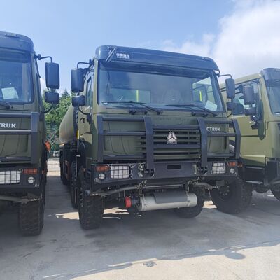 HOWO 8×8 40.000L brandstoftankwagen met 371 pk motor en 8×8 vierwielaandrijving voor zwaar brandstoftransport