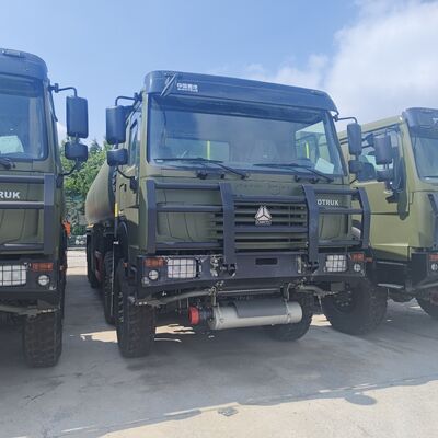 HOWO 8×8 45.000L brandstoftankwagen met 371 pk motor en 8×8 vierwielaandrijving voor zwaar brandstoftransport