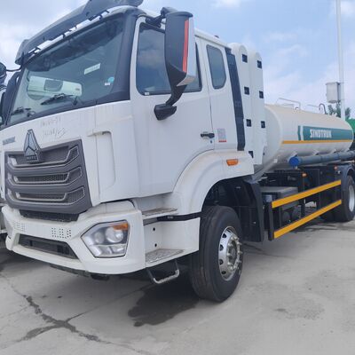 HOWO NX 6×4 CNG-brandstoftankwagen met een motor van 400 pk en een nuttige lading van 20 ton voor het vervoer van diesel en benzine