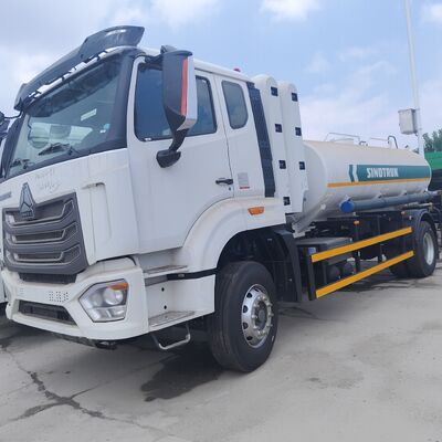 HOWO NX 6×4 CNG-brandstoftankwagen met een motor van 400 pk en een nuttige lading van 20 ton voor het vervoer van diesel en benzine