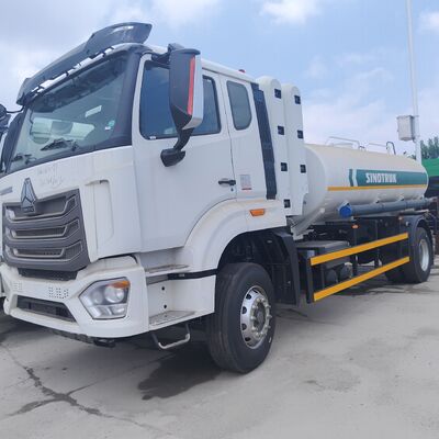 HOWO NX 6×4 CNG brandstoftankwagen met een motor van 400 pk en een capaciteit van 25.000 liter voor de distributie van brandstof